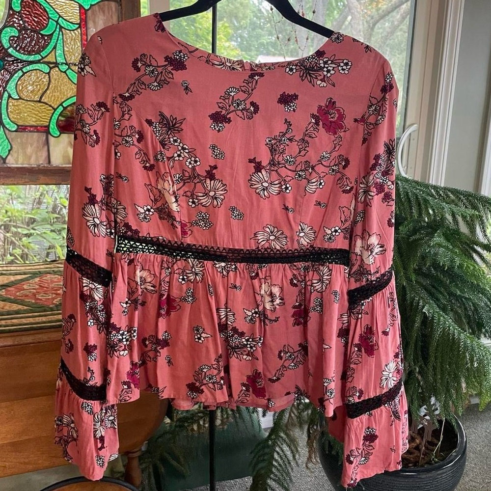 MinkPink XS Floral Pink Blouse
